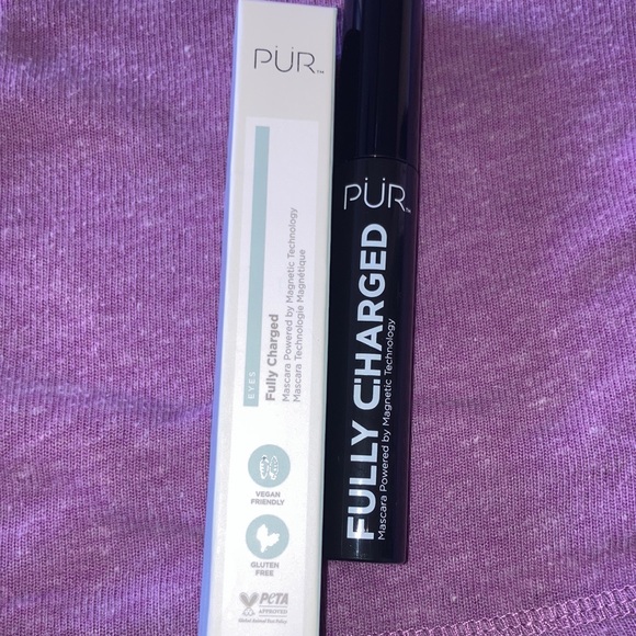 PÜR Fully Charged black Mascara - Picture 3 of 4